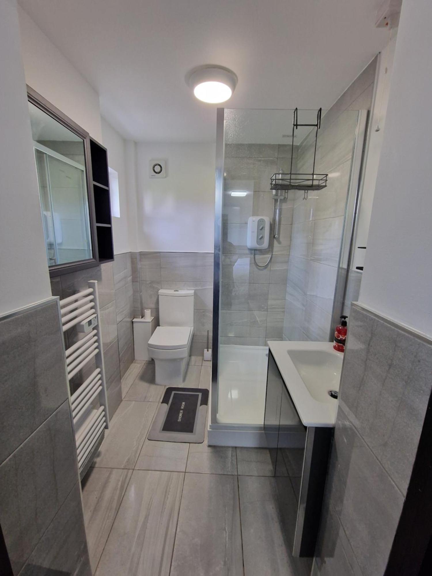 Ckb Flat- Comfort, Cosy, And Secure! Codsall Exteriér fotografie