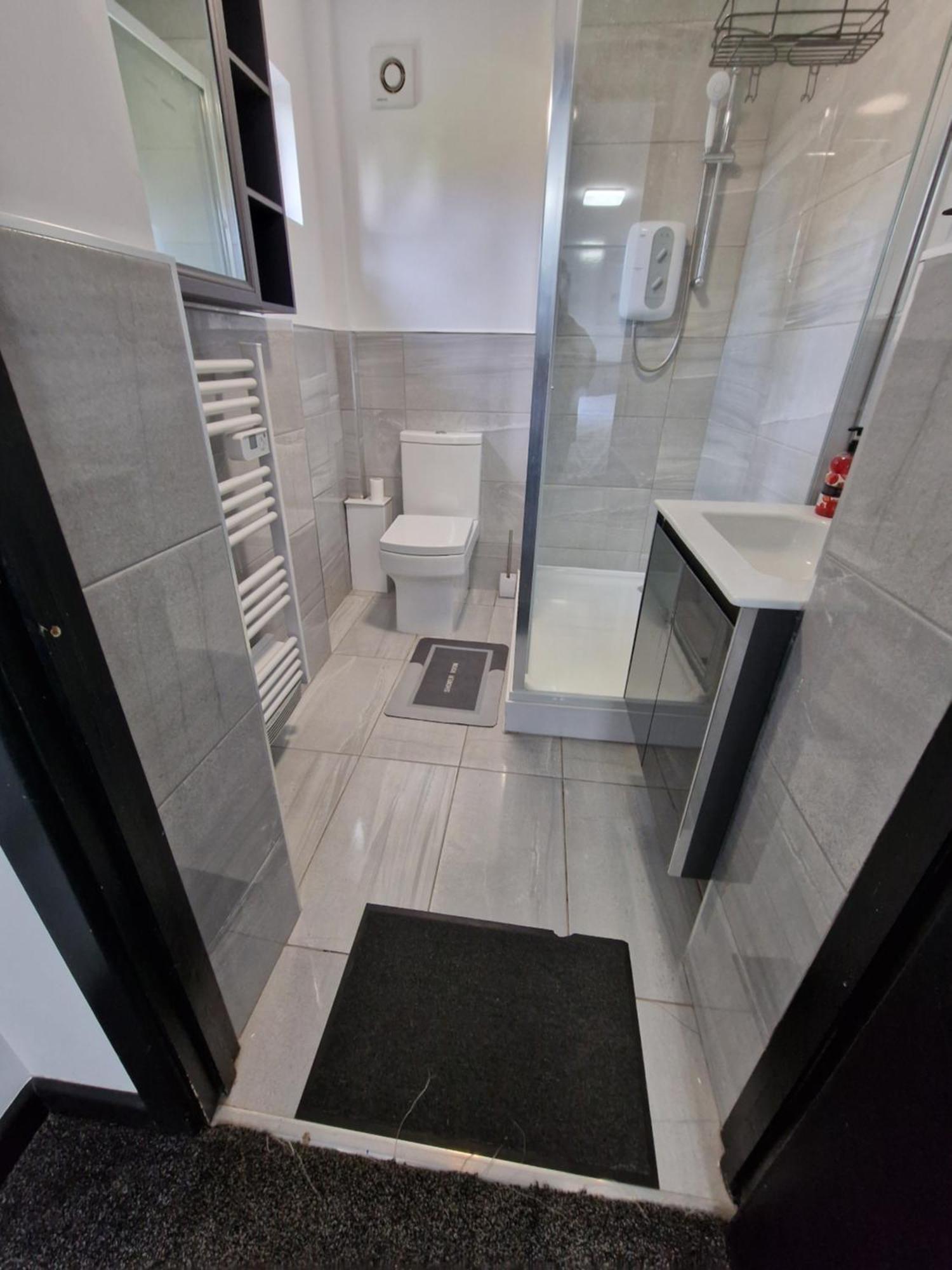 Ckb Flat- Comfort, Cosy, And Secure! Codsall Exteriér fotografie